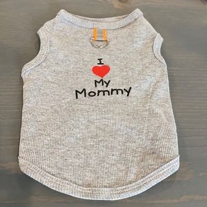 I love my mommy gray tank Size small. Brand new.